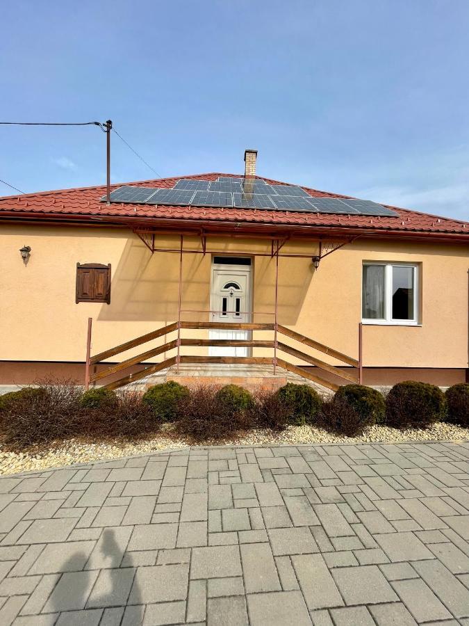 Halvany Vendeghaz Vásárosnamény Buitenkant foto